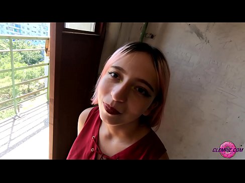 ❤️ Une étudiante sensuelle suce un étranger dans l'Outback - sperme sur son visage ️ Vidéo anal at us